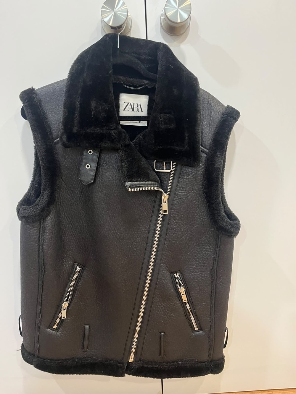 ZARA women’s Black Faux leather and Shearling Moto Vest size S
